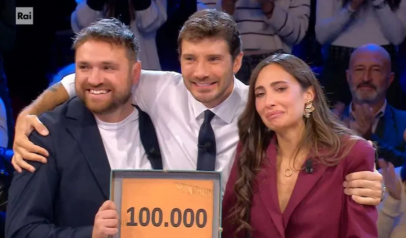 MONCALIERI - La giovane Noemi vince 100mila euro con i pacchi di «Affari Tuoi» - FOTO