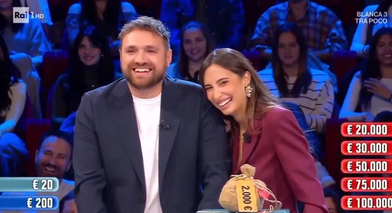 MONCALIERI - La giovane Noemi vince 100mila euro con i pacchi di «Affari Tuoi» - FOTO