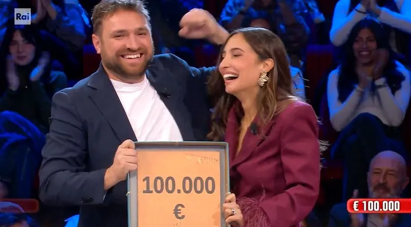 MONCALIERI - La giovane Noemi vince 100mila euro con i pacchi di «Affari Tuoi» - FOTO