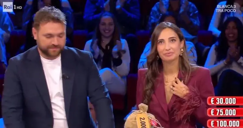 MONCALIERI - La giovane Noemi vince 100mila euro con i pacchi di «Affari Tuoi» - FOTO