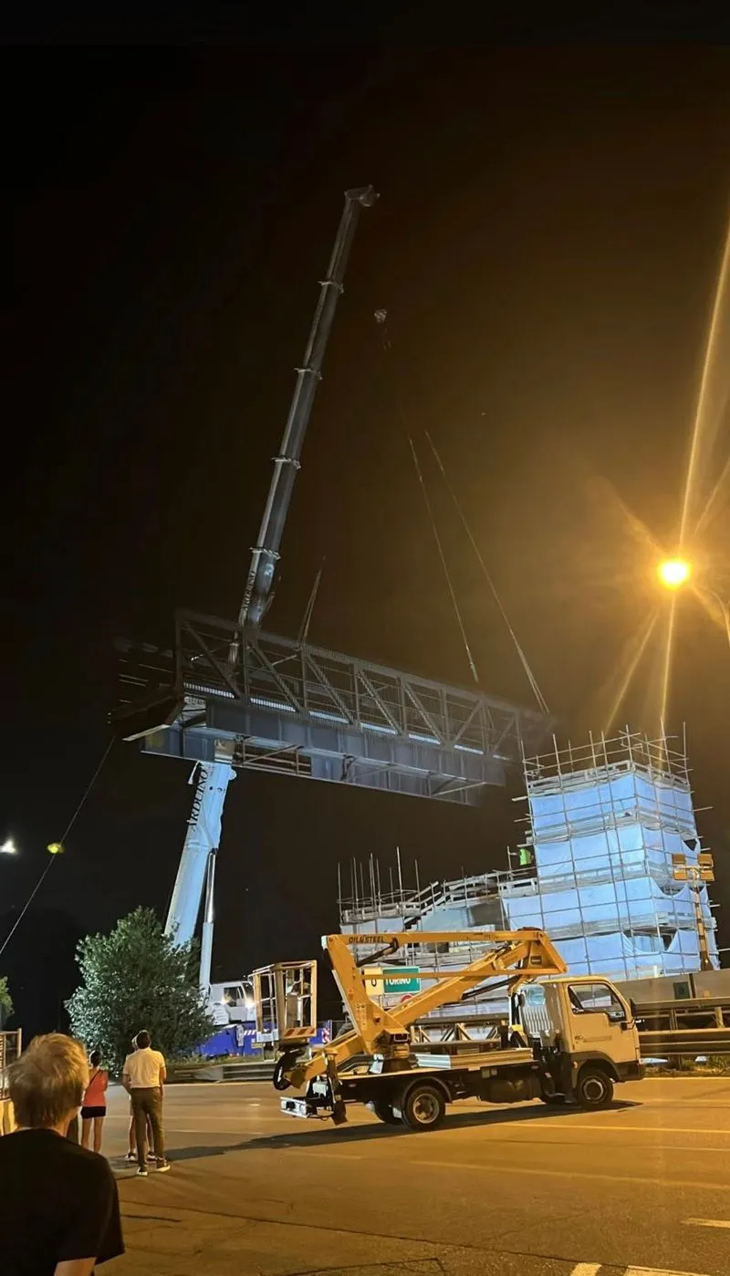MONCALIERI - Posata la nuova passerella di corso Trieste: inaugurazione a ottobre