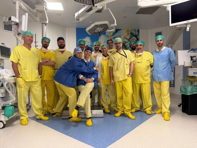 MONCALIERI - Staff del Santa Croce al corso sulla tecnica «Tapp» per il trattamento dell'ernia inguinale