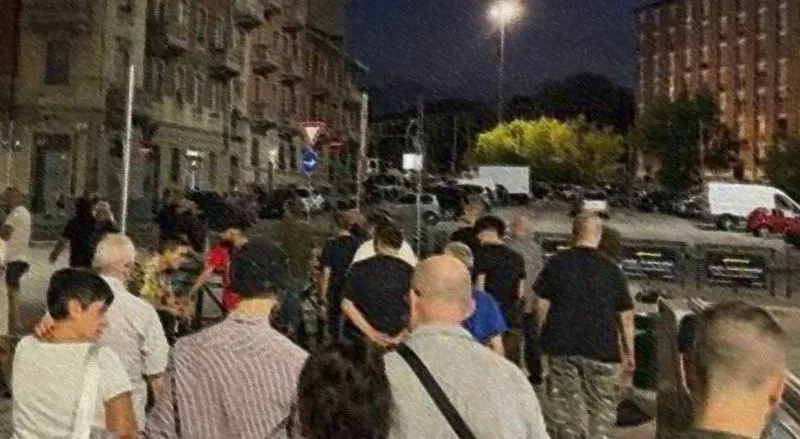 MONCALIERI-TORINO - Una passeggiata antidegrado in piazza Bengasi