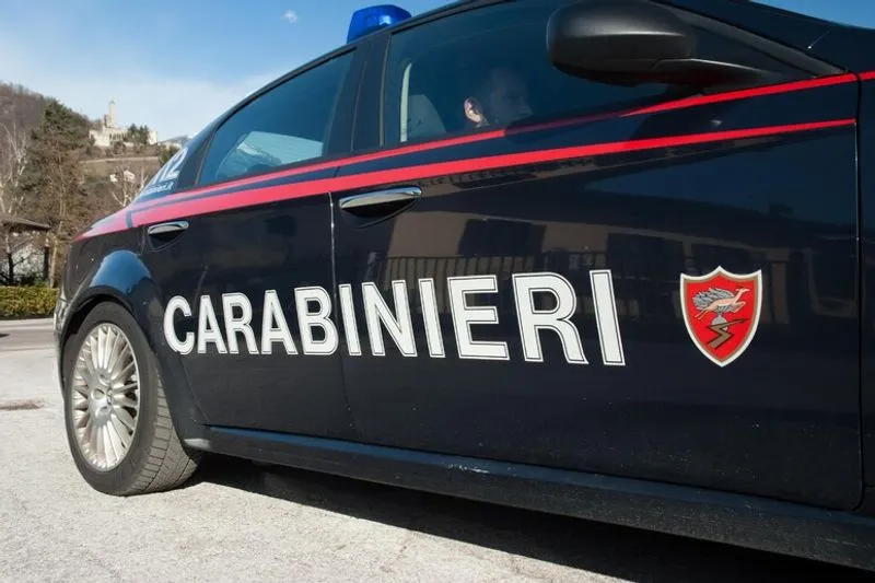 MONCALIERI - Tenta di rapinare il cellulare ad una ragazza in stazione: arrestato