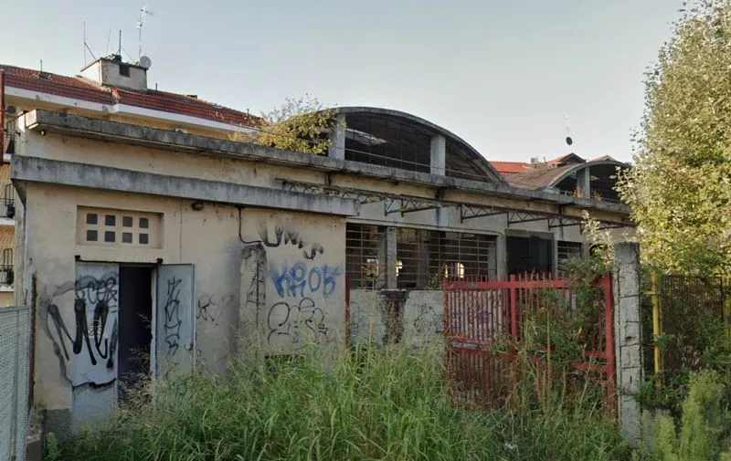 MONCALIERI - Sgomberata la fabbrica di via Moncenisio diventata rifugio per irregolari