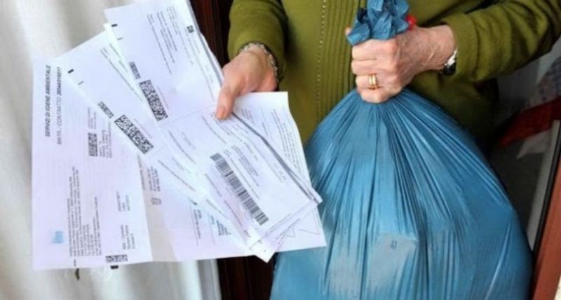 MONCALIERI - Raccolta firme contro l'aumento della Tari, Futuro Nazionale: «Pagano sempre i cittadini»