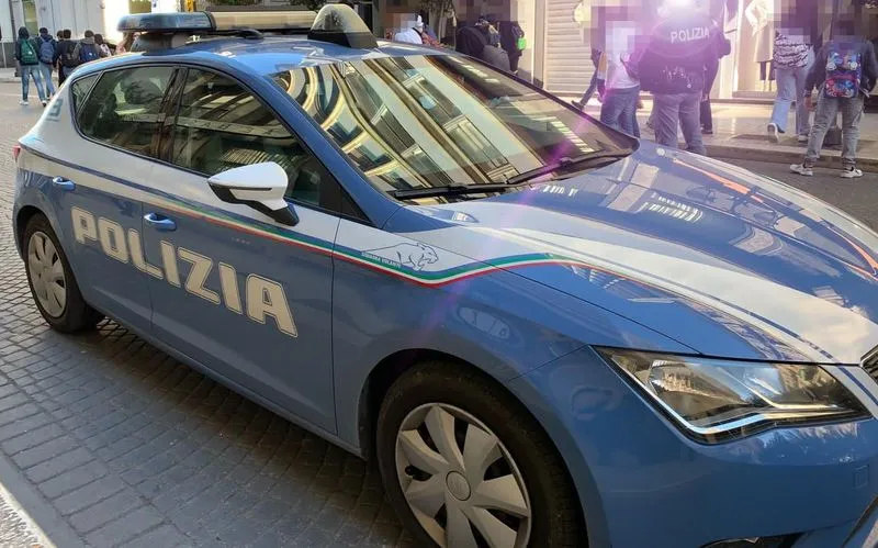 MONCALIERI-TORINO - Piazza Bengasi «zona rossa»: primi controlli a tappeto della polizia di Stato