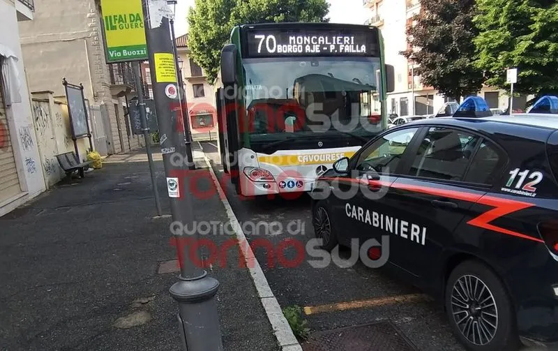 MONCALIERI - Ubriaco dorme sul bus, quando si sveglia dà in escandescenza e devono intervenire i carabinieri