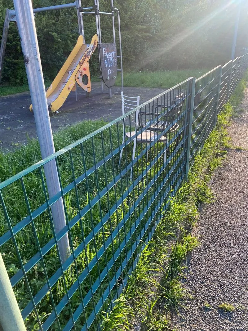 MONCALIERI - Vandali in azione al parco giochi per bambini: rabbia e lamentele dei residenti