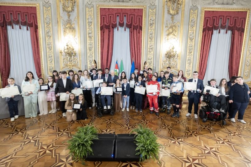 NICHELINO - Il presidente Mattarella ha conferito l'attestato di «Alfiere della Repubblica» a Mariasole Di Biase - FOTO e VIDEO