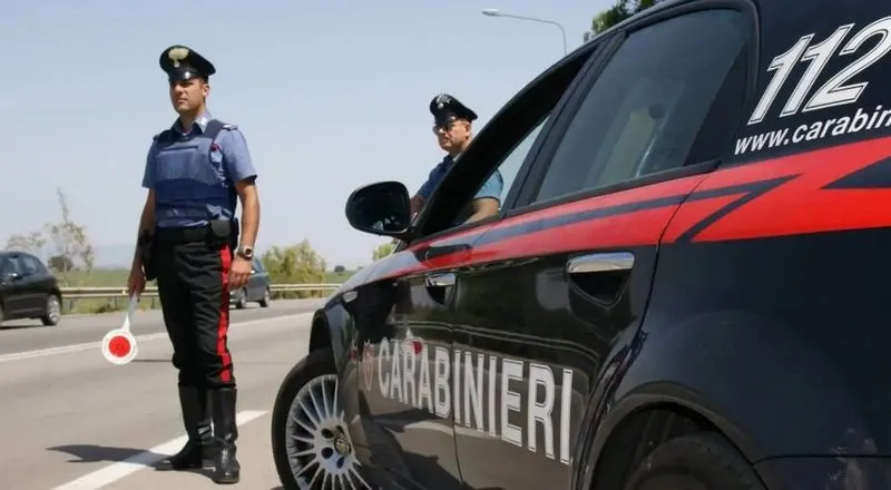 NICHELINO - In auto senza patente e assicurazione ma con arnesi da scasso: nomade rom denunciato dai carabinieri