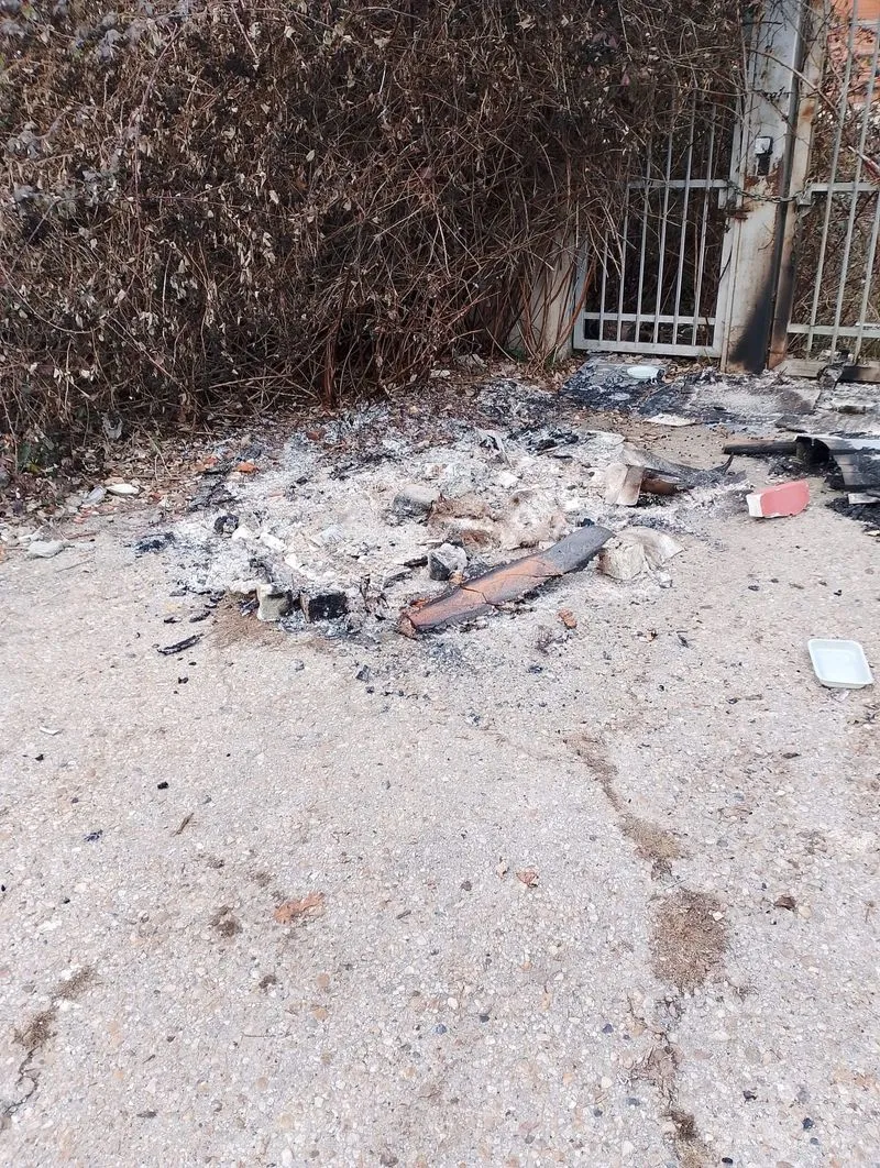 NICHELINO - Data alle fiamme e distrutta una colonia felina durante la notte di Capodanno - FOTO