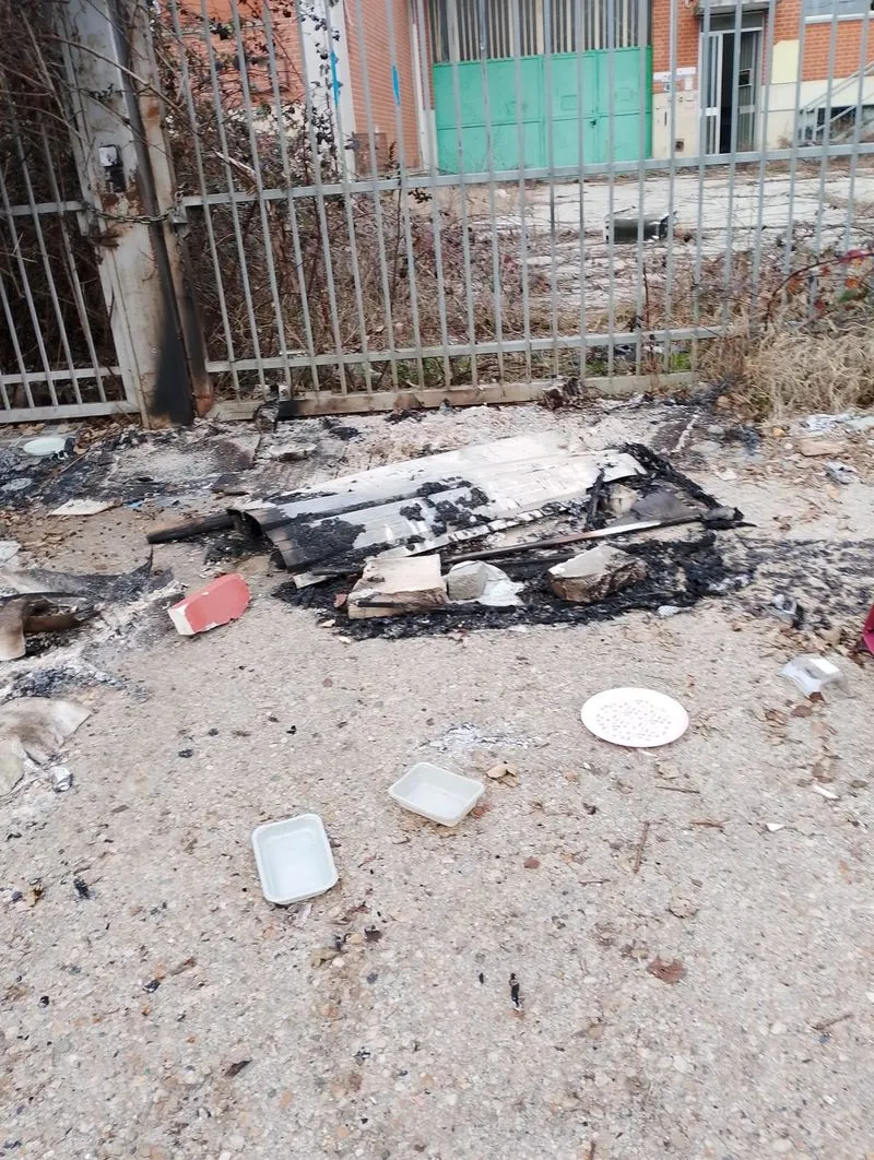 NICHELINO - Data alle fiamme e distrutta una colonia felina durante la notte di Capodanno - FOTO