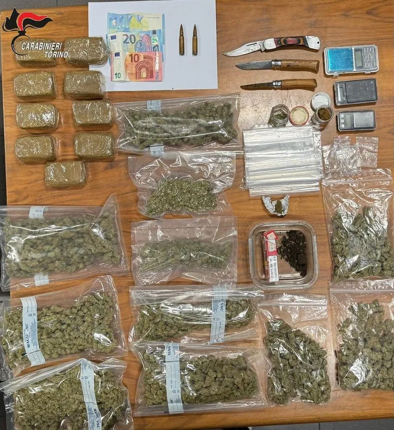 NICHELINO - Fornivano droga ai giovani: coppia di spacciatori arrestati dai carabinieri