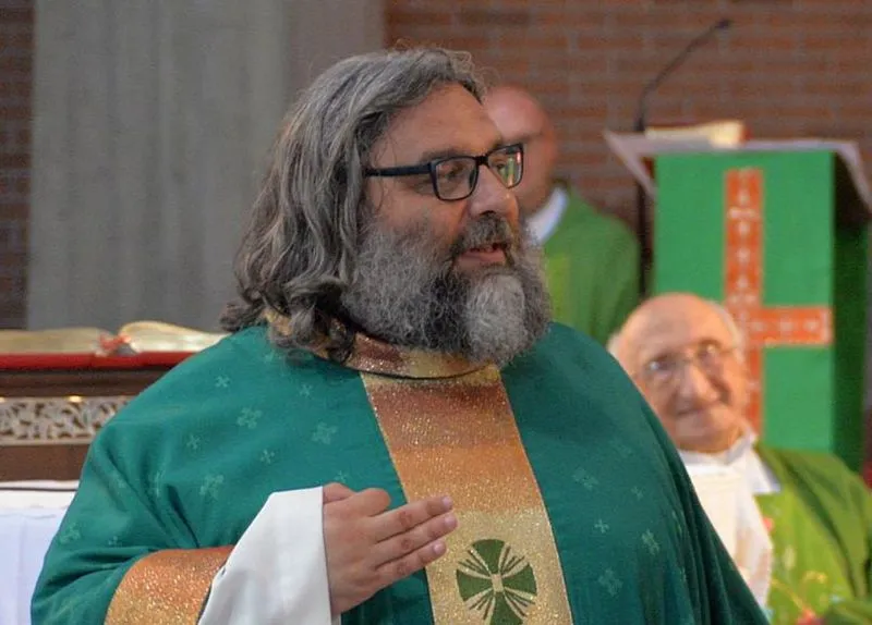 NICHELINO - Don Riccardo Robella in prognosi riservata: è stato operato per oltre sei ore al Cto