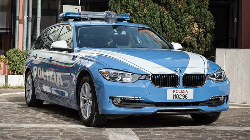 NICHELINO - Si fingono giocatori di padel per rubare i Rolex negli spogliatoi dei campi sportivi: arrestati dalla polizia