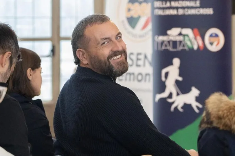 NICHELINO - L'assessore Verzola in missione a Cuba (a sue spese): violenti attacchi sui social