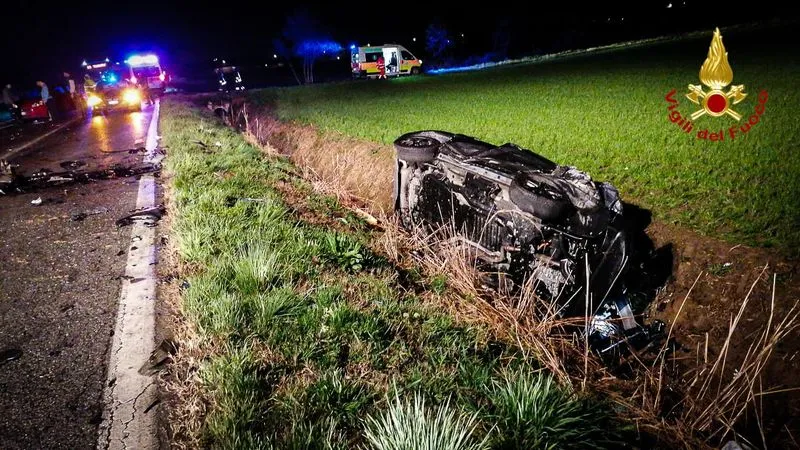 INCIDENTE SULLA PROVINCIALE - Furgone contro auto: un uomo di Nichelino ferito nello scontro tra Scalenghe e Cercenasco - FOTO