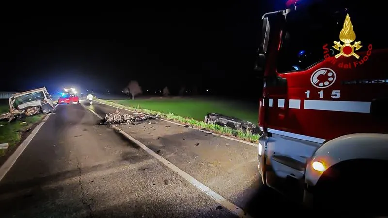 INCIDENTE SULLA PROVINCIALE - Furgone contro auto: un uomo di Nichelino ferito nello scontro tra Scalenghe e Cercenasco - FOTO