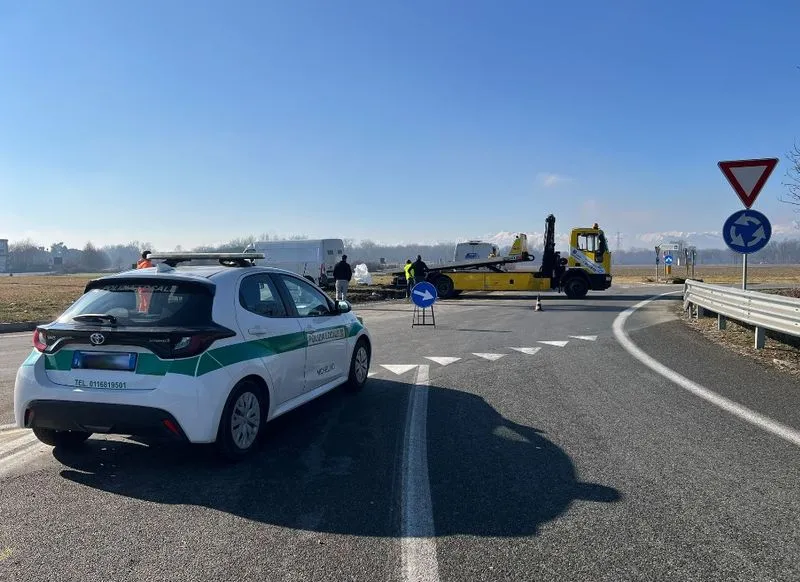 NICHELINO - Carambola tra due auto e un furgone: due feriti vicino all'ippodromo di Vinovo