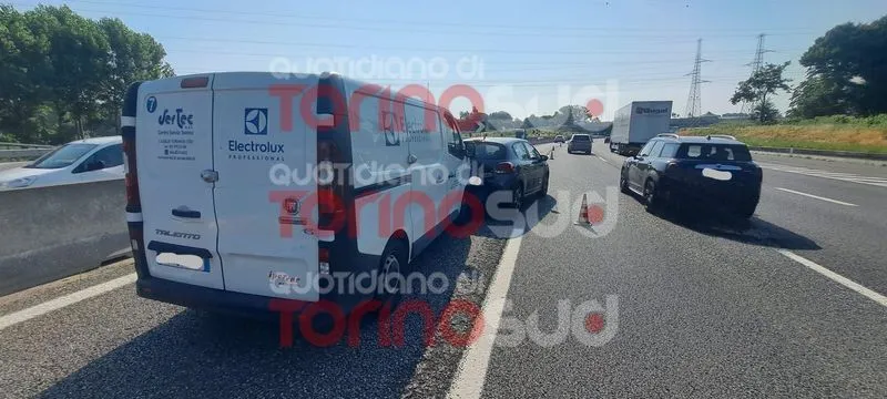 NICHELINO - Ennesimo incidente in tangenziale, due feriti nello scontro a Stupinigi - FOTO