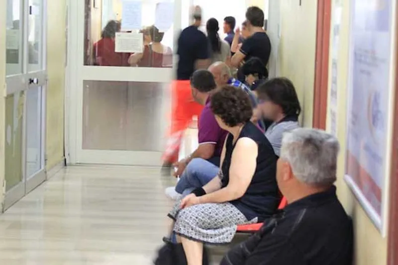 NICHELINO - Liste d'attesa troppo lunghe e sale del poliambulatorio al freddo: monta la rabbia dei pazienti