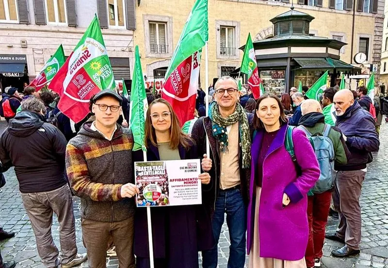 NICHELINO - Anche l'assessore Azzolina al presidio AVS di Roma