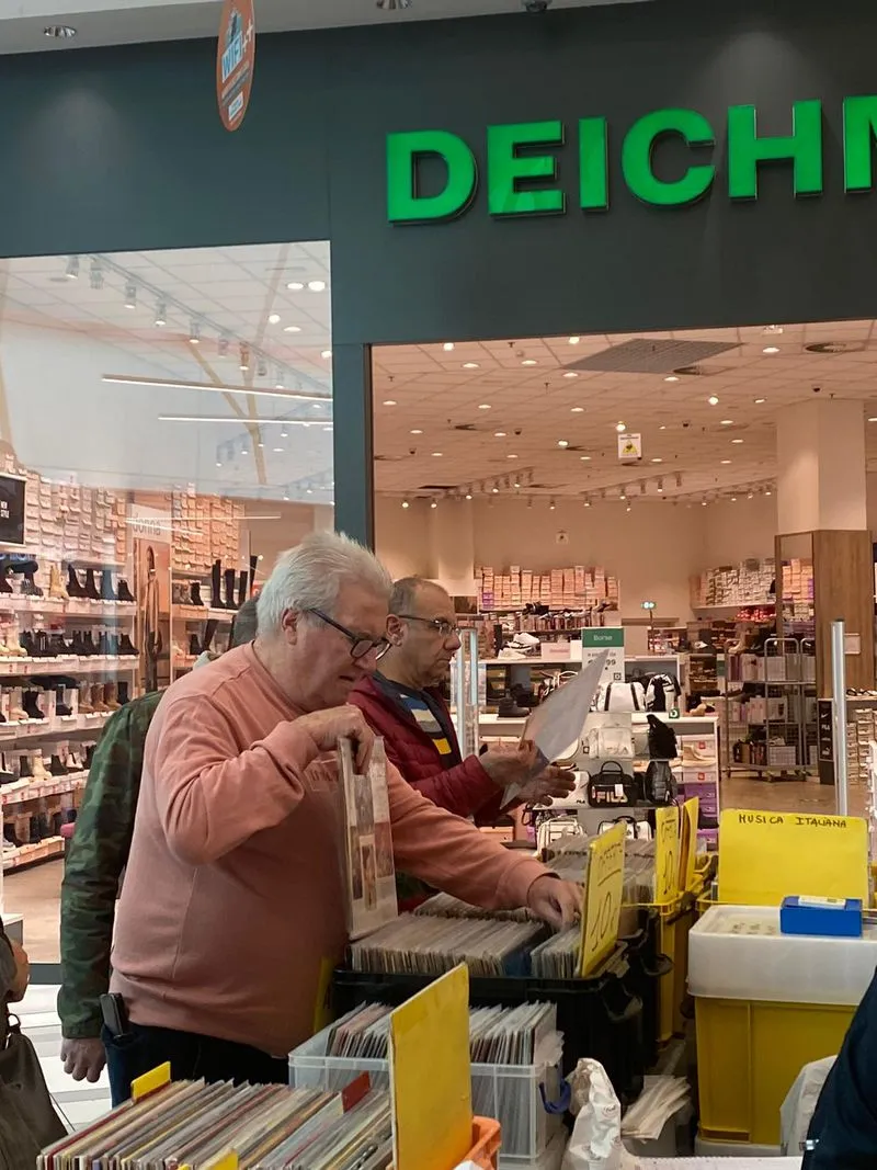 NICHELINO - Torna la mostra mercato del disco in vinile - FOTO