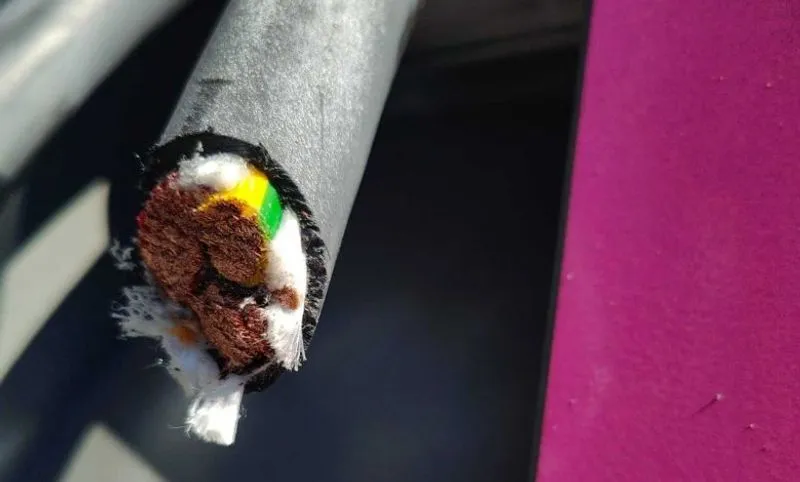 NICHELINO - Ladri di rame in azione, assaltate le colonnine di ricarica delle auto elettriche