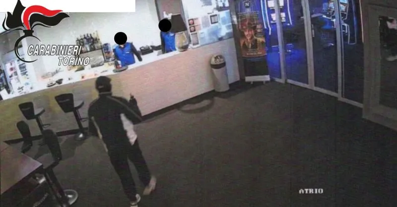 NICHELINO-ORBASSANO - Arrestato dai carabinieri a Mirafiori il rapinatore seriale delle farmacie - FOTO