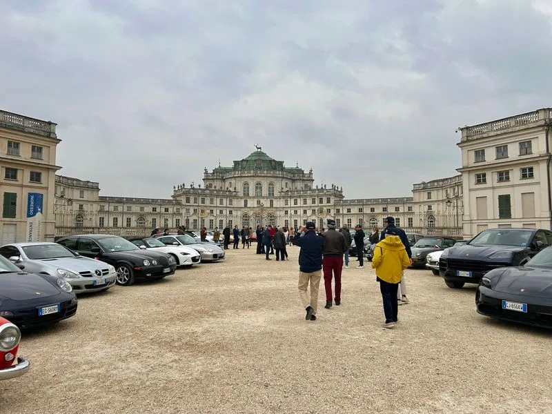 NICHELINO - Stupinigi popolata da auto storiche: partito l'evento «Uniti corriamo contro la polio» - FOTO