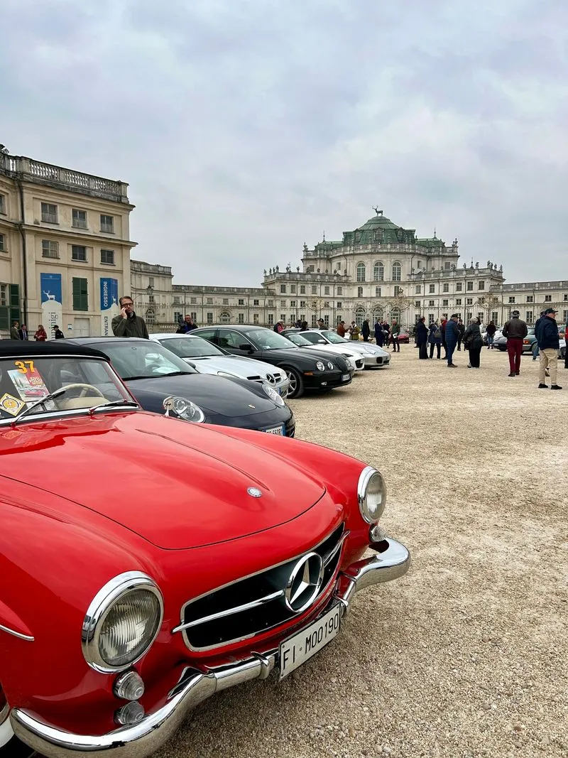 NICHELINO - Stupinigi popolata da auto storiche: partito l'evento «Uniti corriamo contro la polio» - FOTO