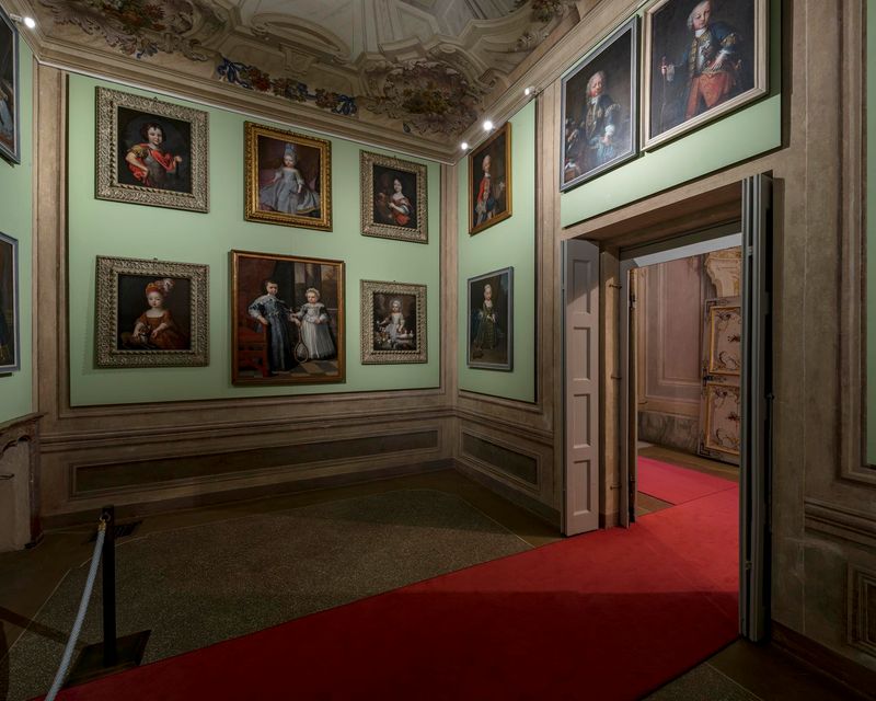 NICHELINO - A Stupinigi con «I vestiti dei principini», una visita per famiglie tra ritratti, abiti e curiosità sull’infanzia a corte
