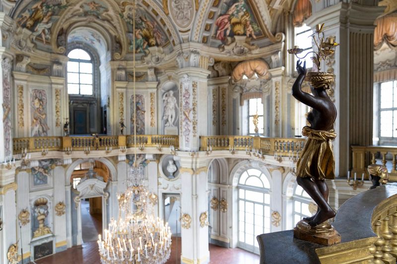 STUPINIGI - Riprendono a settembre le visite guidate alla scoperta degli spazi segreti della Palazzina di Caccia