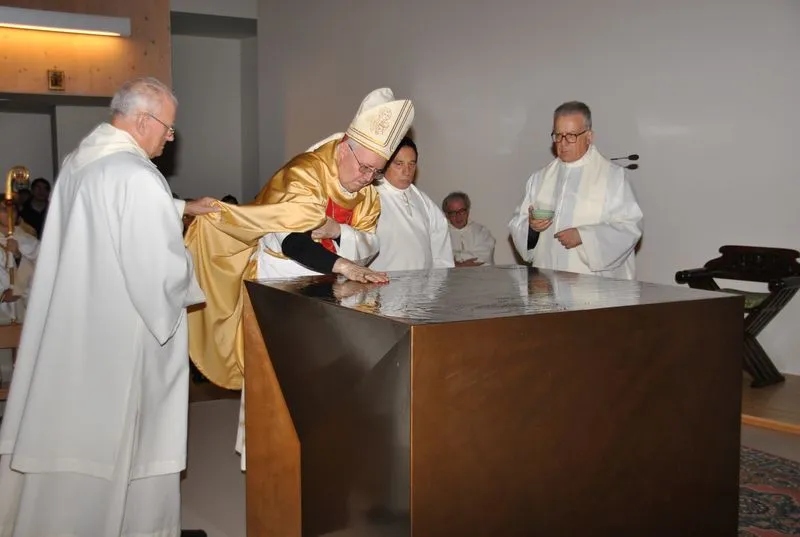 ADDIO A NOSIGLIA - Venerdi i funerali: il ricordo dell'arcivescovo a Nichelino, Salsasio e Trofarello - FOTO