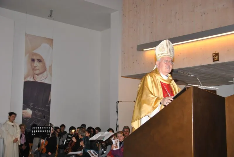 ADDIO A NOSIGLIA - Venerdi i funerali: il ricordo dell'arcivescovo a Nichelino, Salsasio e Trofarello - FOTO