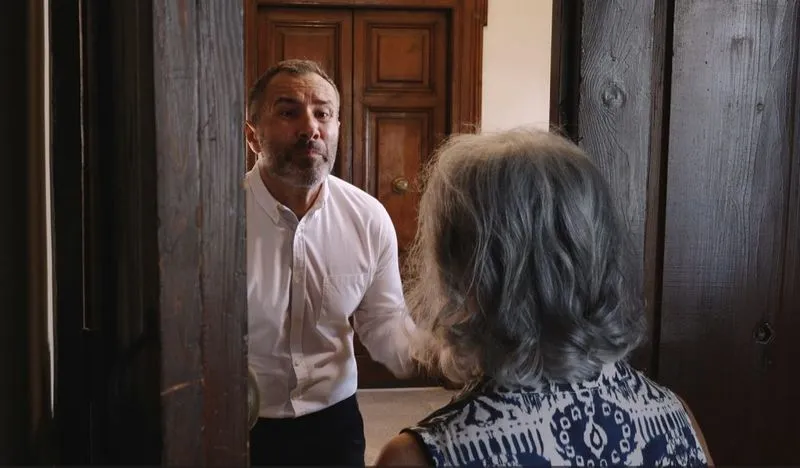NICHELINO - Caccia al truffatore «distinto» che prende di mira anziani e persone sole
