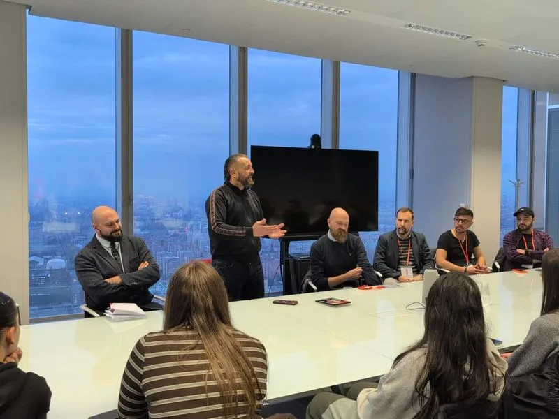 NICHELINO - I ragazzi del progetto «Underground - Radici in movimento» ospiti al Grattacielo della Regione - FOTO