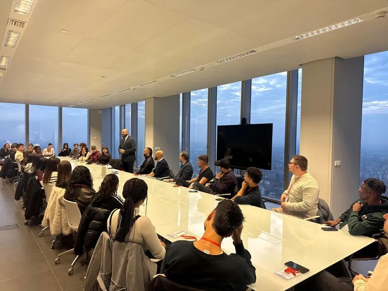 NICHELINO - I ragazzi del progetto «Underground - Radici in movimento» ospiti al Grattacielo della Regione - FOTO