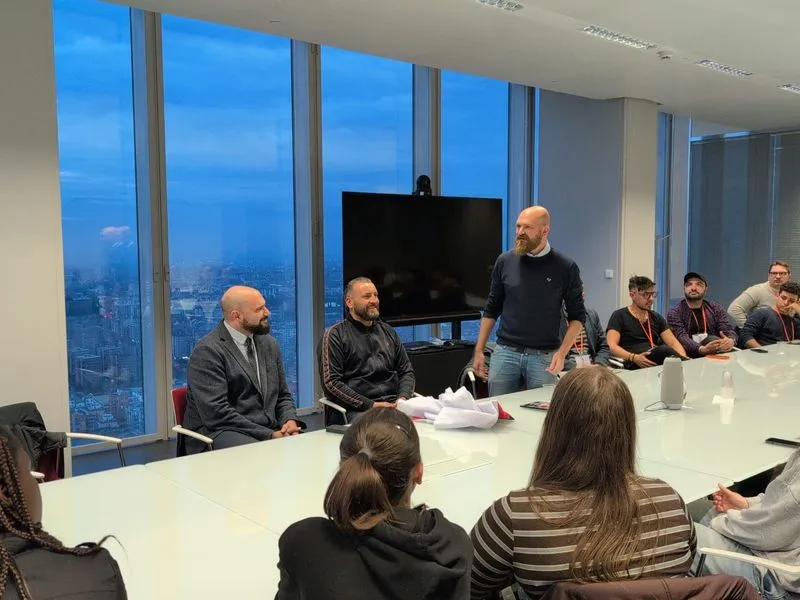 NICHELINO - I ragazzi del progetto «Underground - Radici in movimento» ospiti al Grattacielo della Regione - FOTO