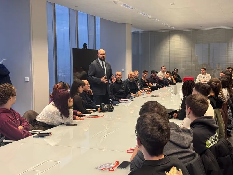 NICHELINO - I ragazzi del progetto «Underground - Radici in movimento» ospiti al Grattacielo della Regione - FOTO