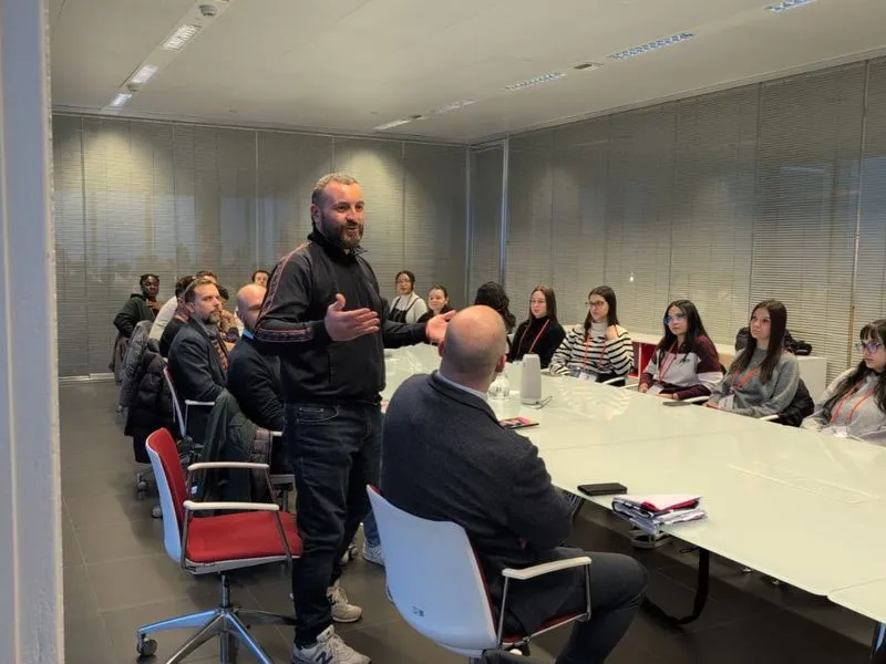 NICHELINO - I ragazzi del progetto «Underground - Radici in movimento» ospiti al Grattacielo della Regione - FOTO