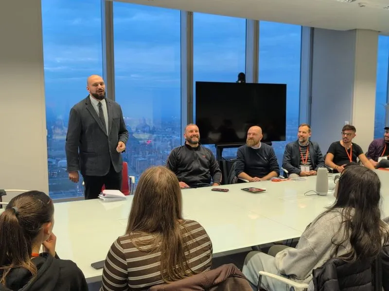 NICHELINO - I ragazzi del progetto «Underground - Radici in movimento» ospiti al Grattacielo della Regione - FOTO