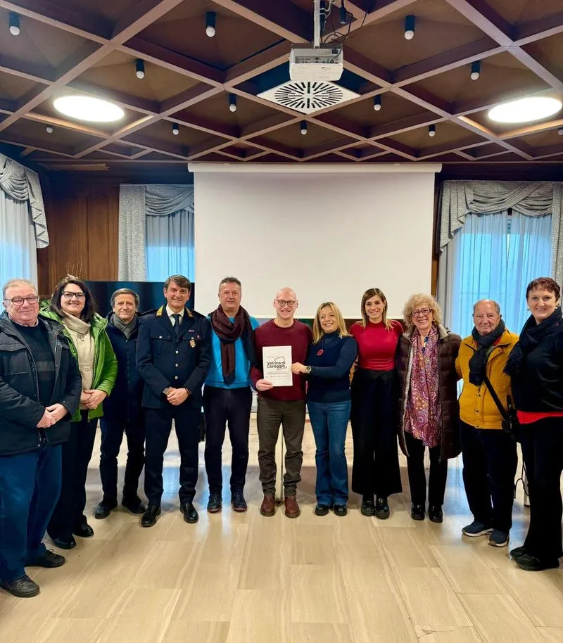 NICHELINO - Presentato il progetto Vetrine coraggio: i negozi scendono in campo contro la violenza di genere - FOTO