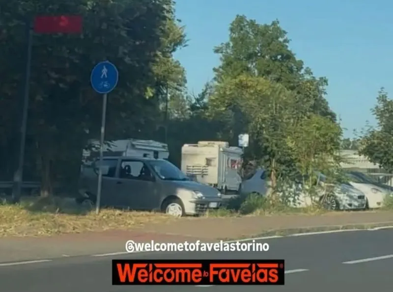 NICHELINO - Degrado in zona «I Viali», lamentele sui social. Il sindaco: «Mi infastidisce che la città sia paragonata a una favelas»
