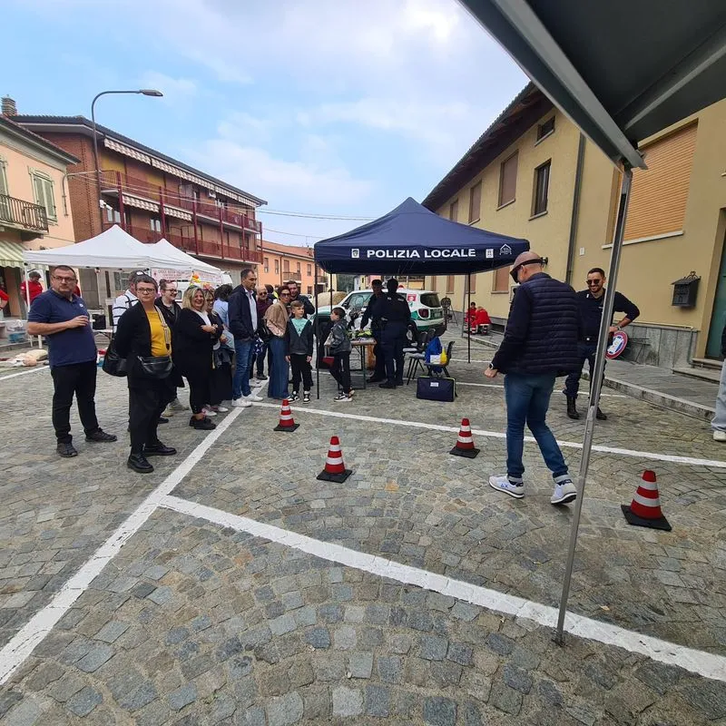 NOLE - Sicurezza e legalità, un successo lo stand della polizia locale