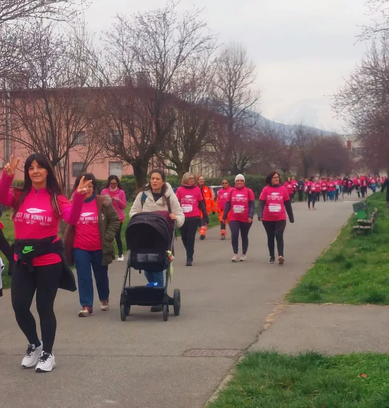 TORINO SUD - A centinaia in marcia per la cinque chilometri benefica di «Just the Woman I'am» - FOTO