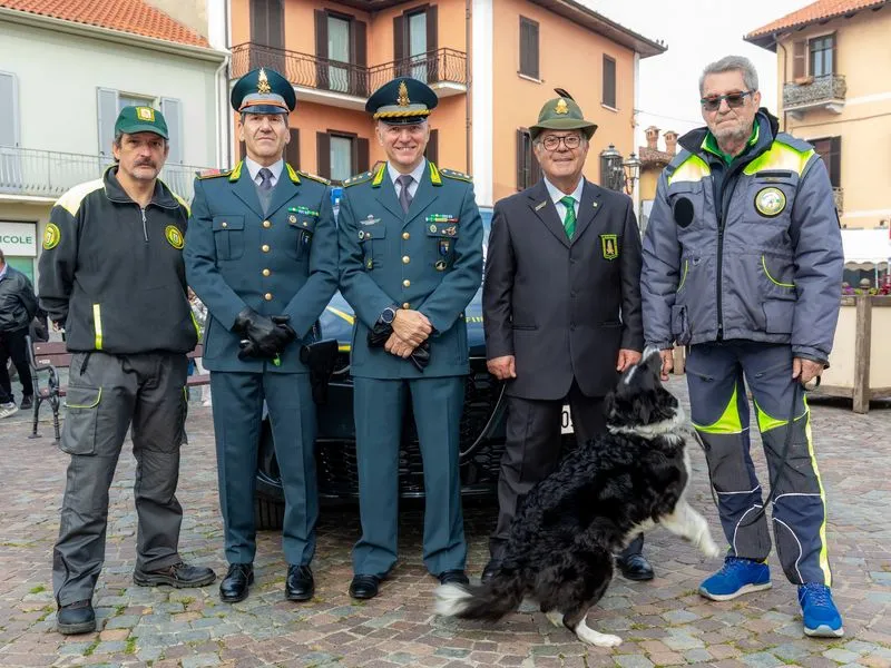 ORBASSANO - Più di mille ragazzi e ragazze delle scuole in piazza per «Evviva!» - FOTO