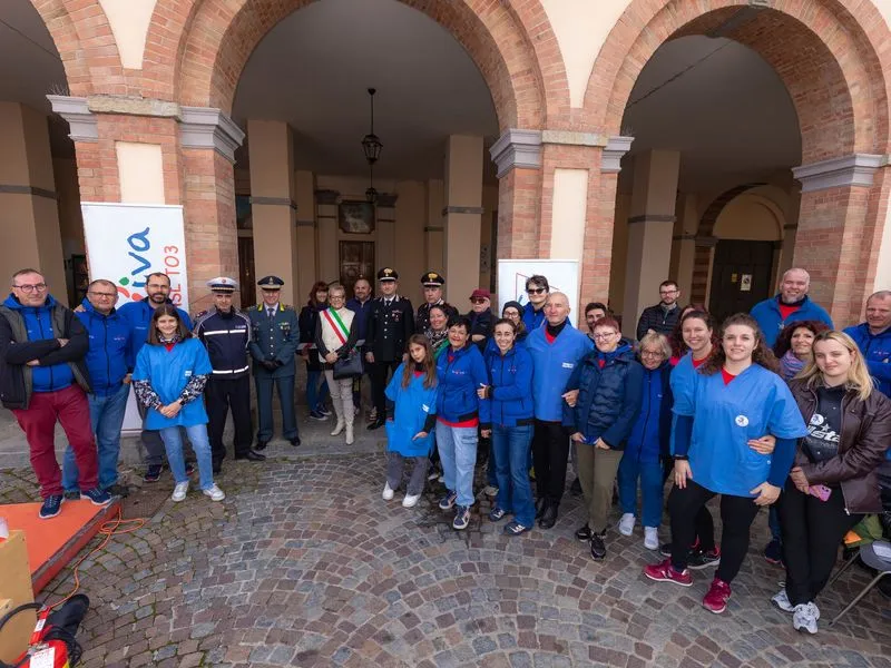 ORBASSANO - Più di mille ragazzi e ragazze delle scuole in piazza per «Evviva!» - FOTO