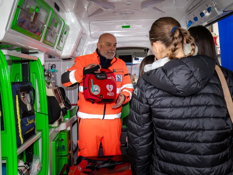 ORBASSANO - Più di mille ragazzi e ragazze delle scuole in piazza per «Evviva!» - FOTO